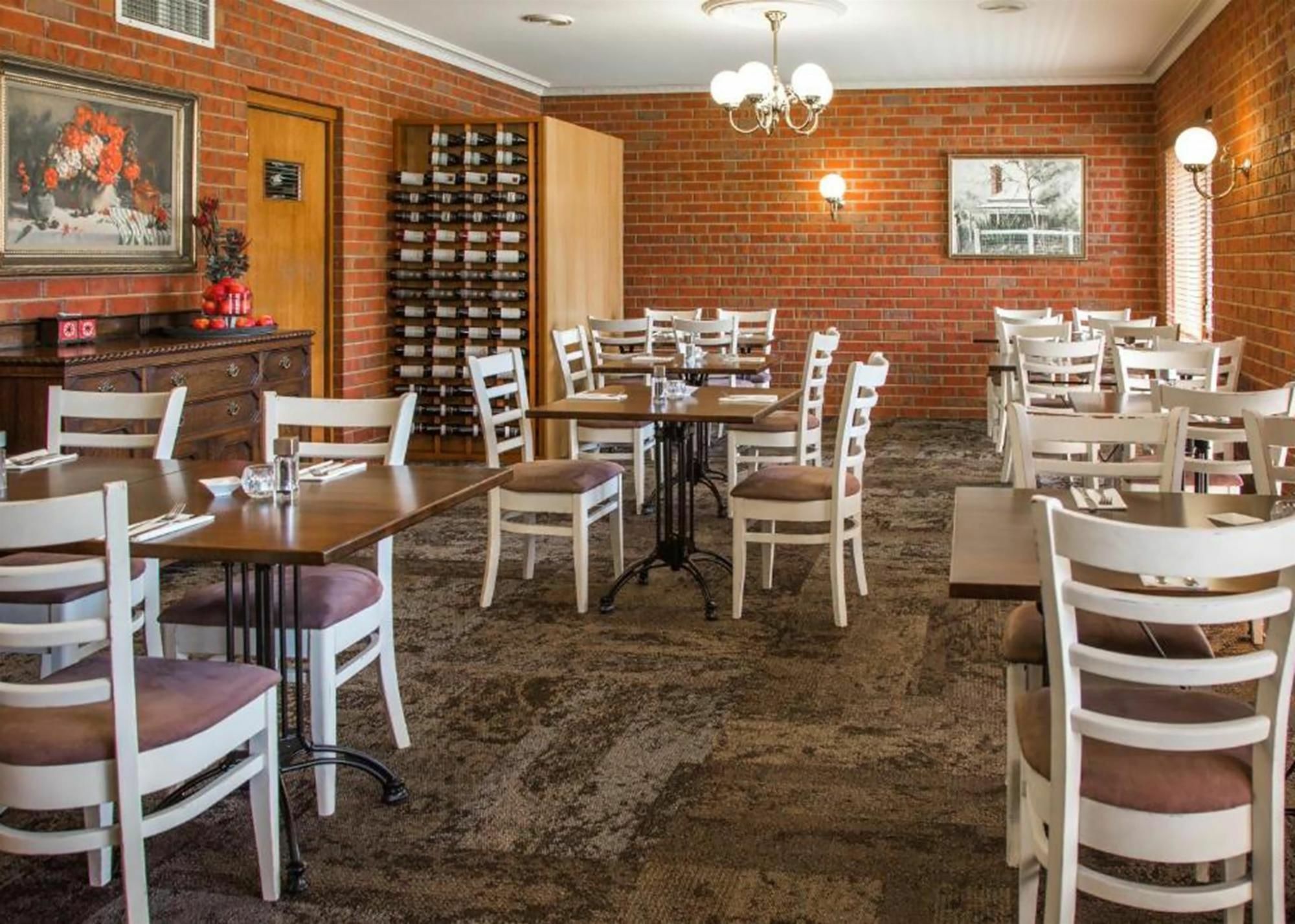 Burke And Wills Motor Inn סוון היל מראה חיצוני תמונה